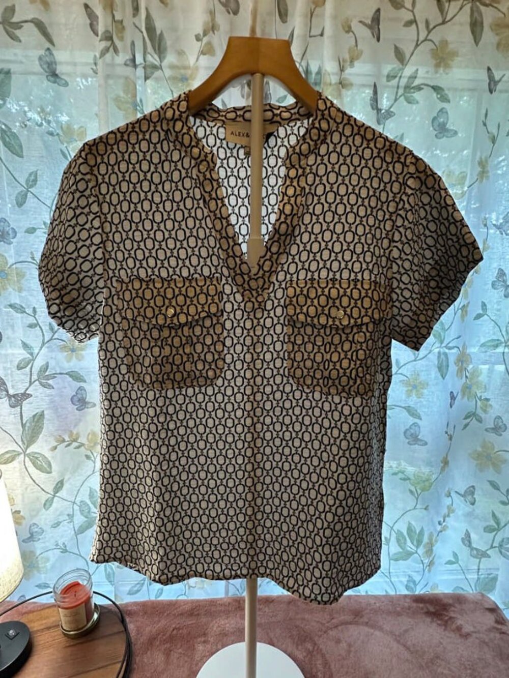 Alex & Parker Geometric Print V‑Neck Blouse – Size S